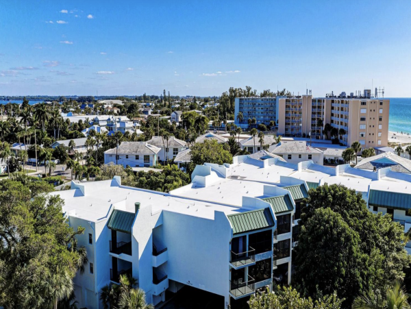 Holmes Beach Stunning Vacation Condo